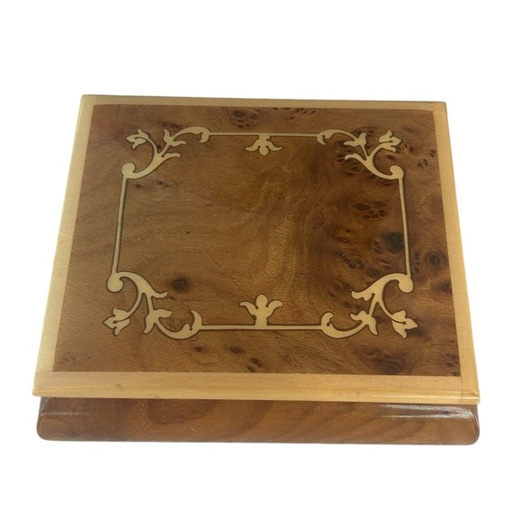 Italian Wood Inlay Musical Jewelry Box - Hand-Wound & Beautifully Crafted - Picture 8 of 14